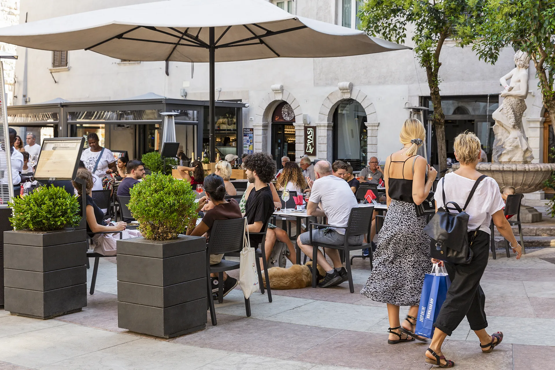 Locale in Piazza Mario Pasi